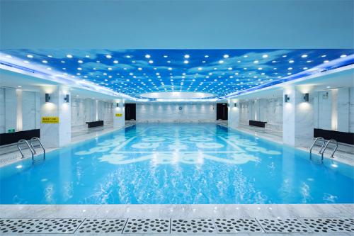 選擇游泳池水處理設備應注意哪些因素